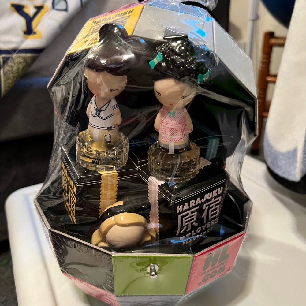 HARAJUKU LOVERS Perfume Set with Bonus Display Disco Ball Globe NWT & Sealed